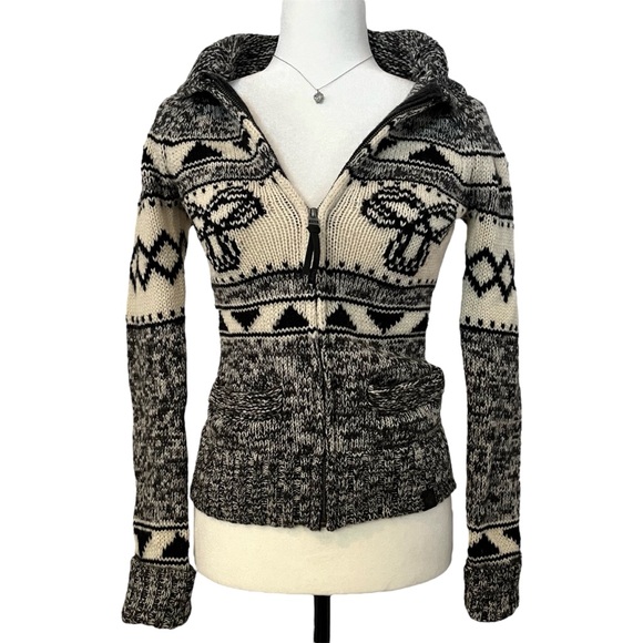 Aritzia Sweaters - Tna cowichan black and cream lambswool knit zip up sweater